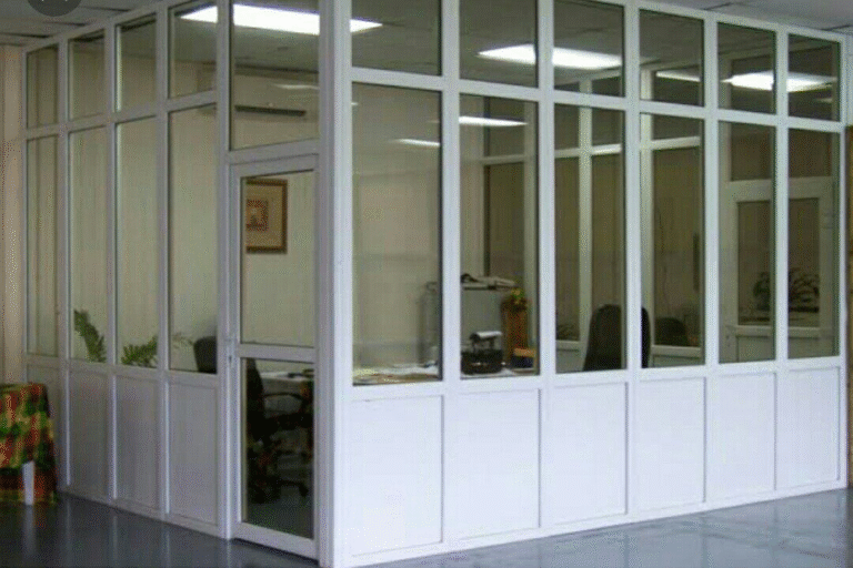 Pemasangan jendela partisi UPVC minimalis warna putih di perumahan Tambun Bekasi yang kokoh dan kedap suara.