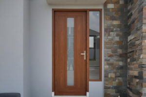 Desain pintu UPVC motif kayu minimalis untuk pintu utama rumah di Cibitung.
