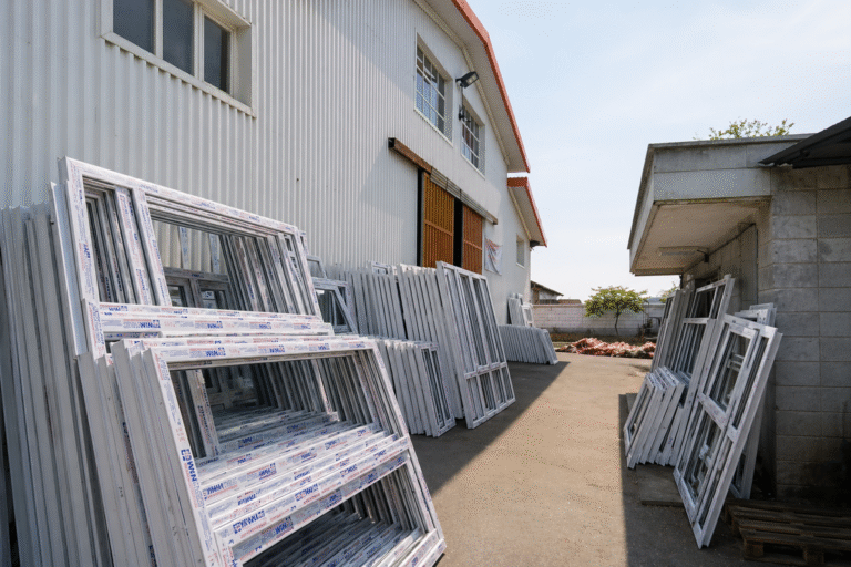 Model jendela sliding UPVC minimalis hasil pemasangan tim profesional di wilayah Jakarta Timur.