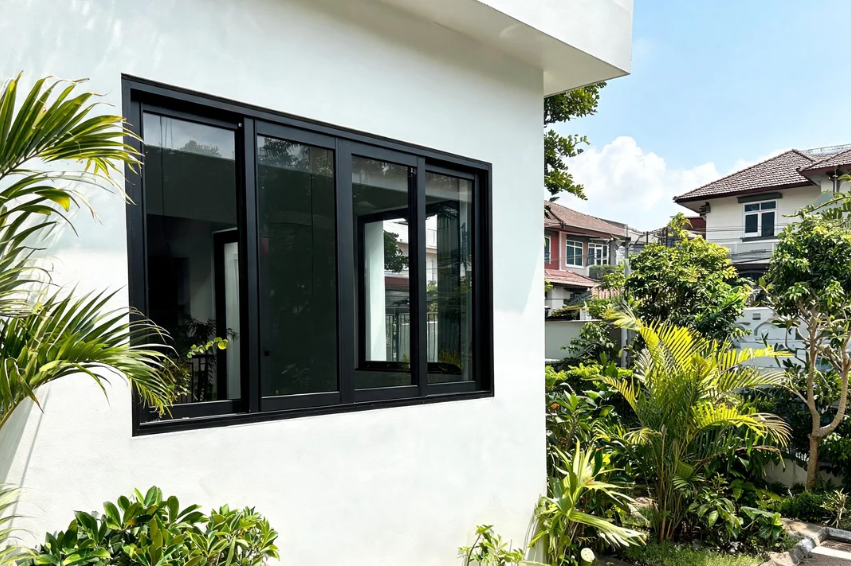 Model jendela UPVC custom minimalis warna modern.