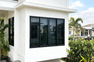 Pemasangan jendela UPVC Alexindo pada hunian modern di daerah Jakarta Selatan.